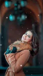 戴着黑色手皮套的外国美女高清摄影图片