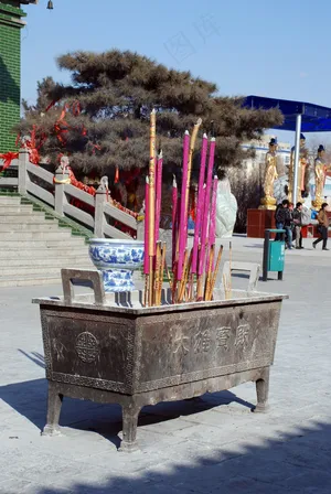 大乐林寺大雄宝殿香火图片