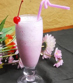 鲜榨草莓雪昔奶泡香雪图片