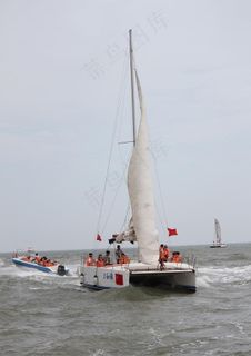 海中的游艇图片