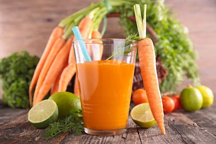 胡萝卜沙冰与水果蔬菜