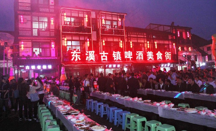 东溪啤酒美食街夜景图片