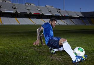 足球鞋广告图片