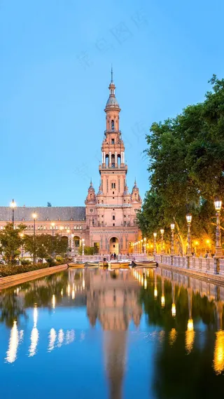 城堡与水中倒影高清摄影图片