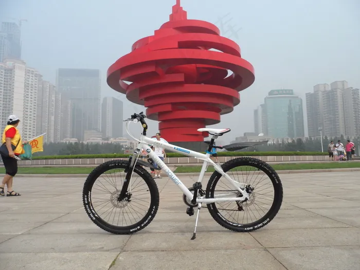 宝马自行车在海滩图片