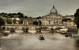 印度教堂拱桥流水