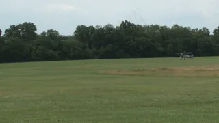 黑色和白色的飞机起飞的股票视频