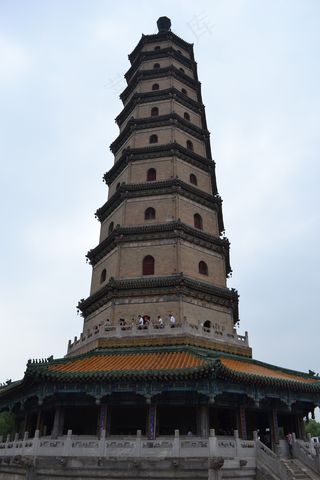 庙宇里的塔图片