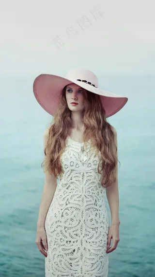 戴着大帽子的外国美女高清摄影图片