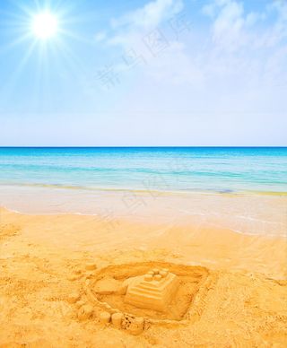 海边 沙滩 沙堡图片