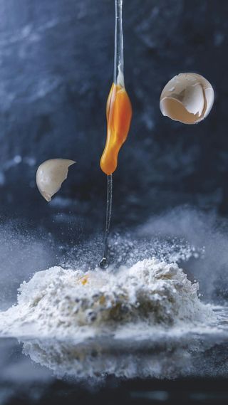 鸡蛋与面粉高清摄影图片