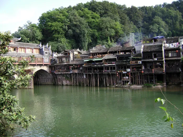 凤凰城吊脚楼图片