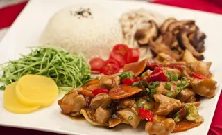 辣子鸡丁饭图片