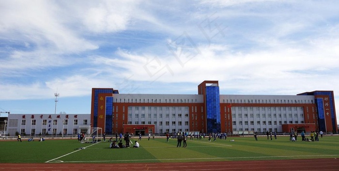 春天根河一中校园图片