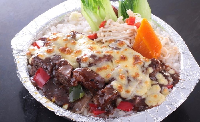 芝士黑椒汁西冷扒焗饭图片