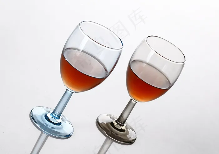 彩色红酒杯图片