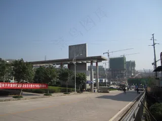 大学校门口图片