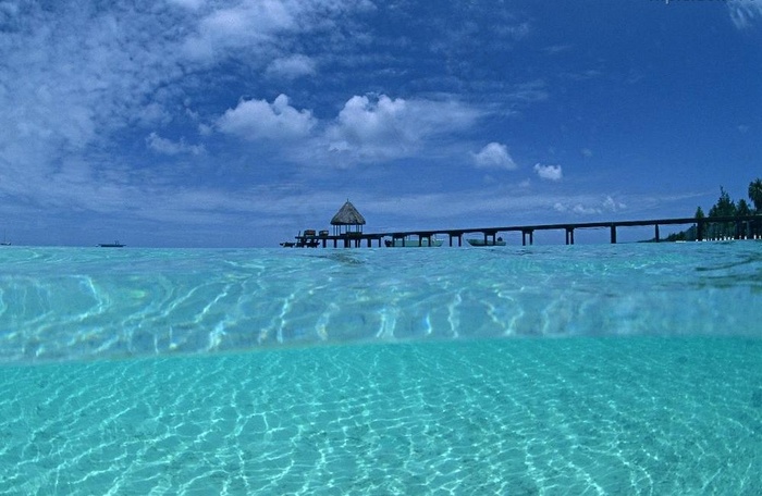 蔚蓝的海水图片