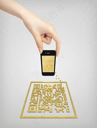 扫描微信的商务美女手