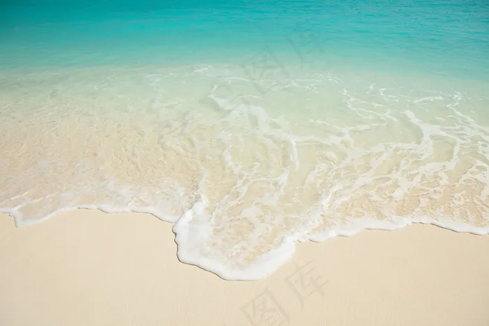 海滩上的浪花