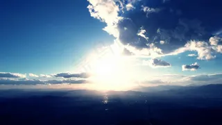 登上山顶视频素材