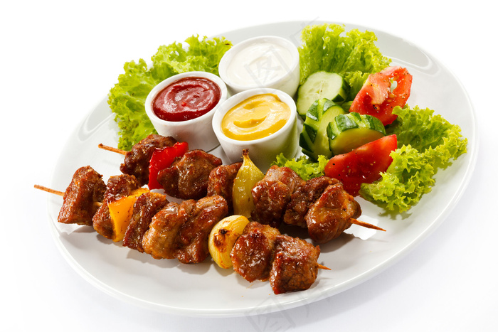 新鲜蔬菜与烤肉串