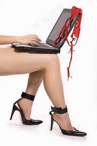 性感美女腿与电脑高清图片