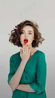 涂口红的外国美女高清摄影图片