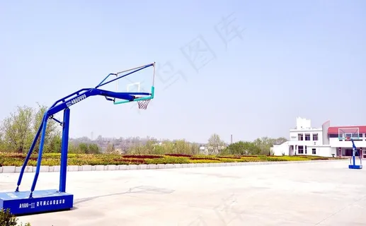 室外篮球场图片
