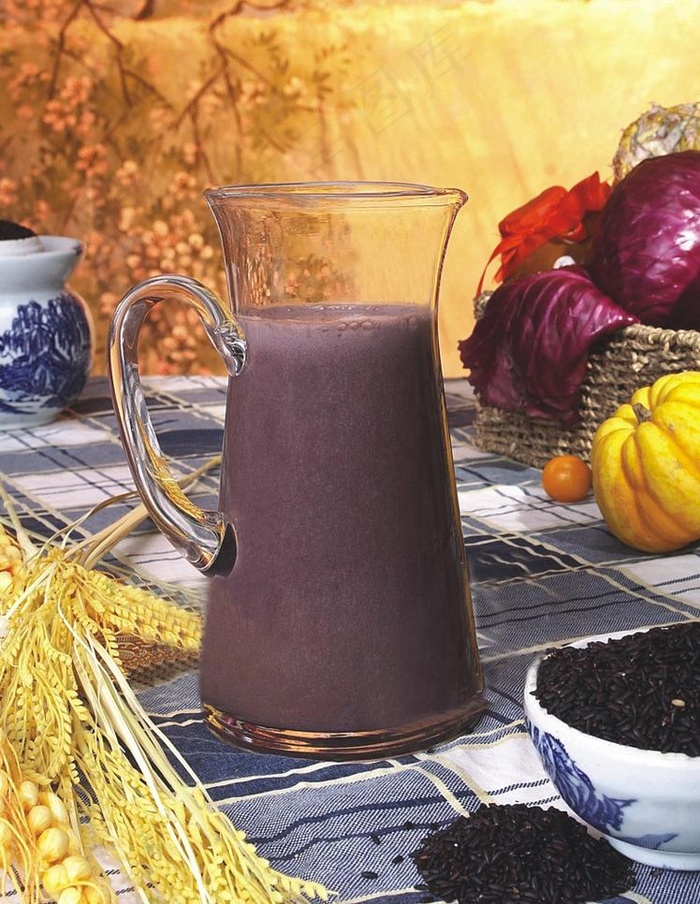 现磨核桃黑米汁图片