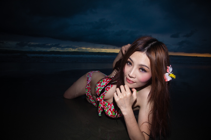 泳装美女 海边 写真图片