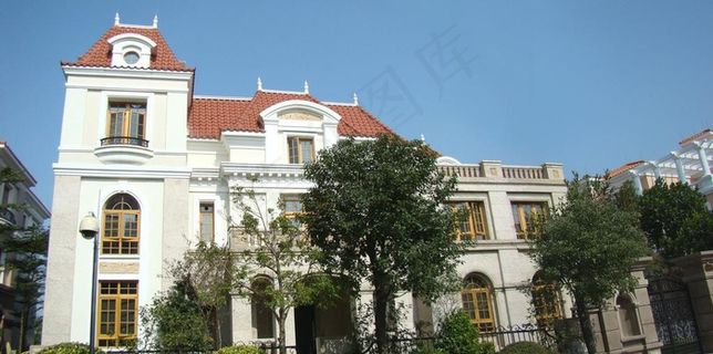 白色欧式别墅图片