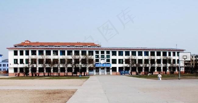 一中春天的教学楼图片