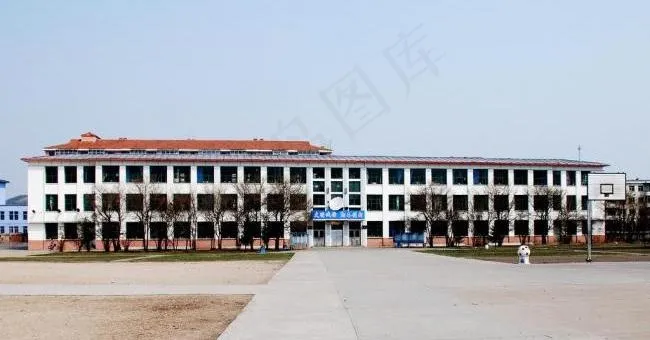 一中春天的教学楼图片
