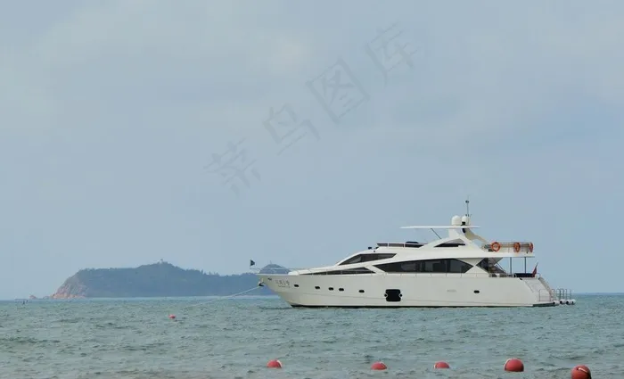 海中游艇图片