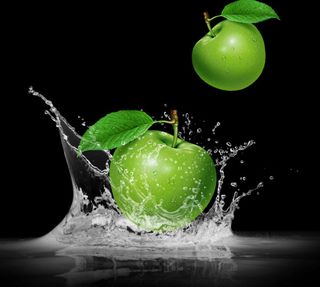 动感溅射水花青苹果素材