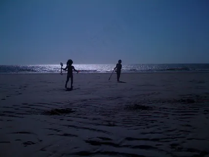 嬉耍的孩子图片