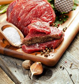 大蒜配料与牛肉 大蒜配料与牛肉