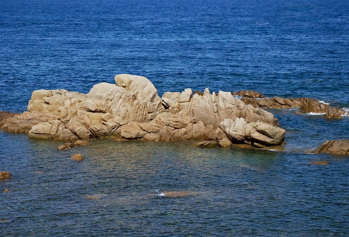 海岸岩石图片