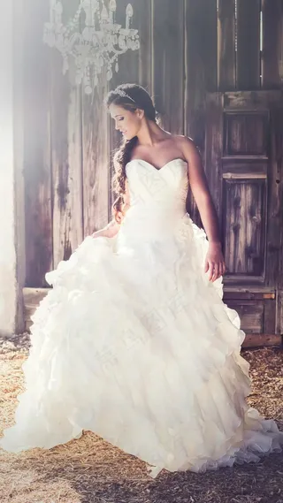 穿着婚纱的外国美女高清摄影图片