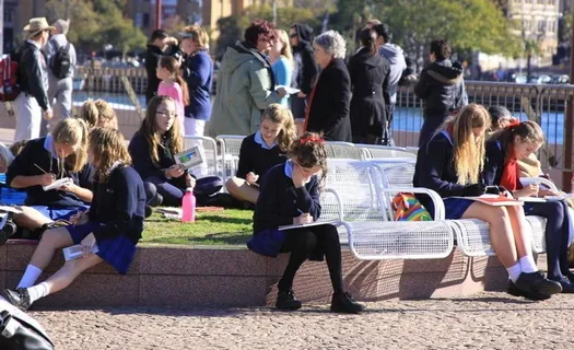 悉尼室外学习的孩子们图片