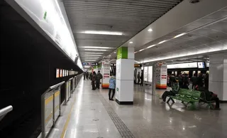 上海轨道交通2号线图片