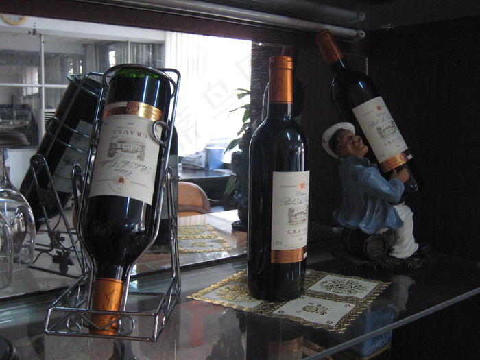 加利亚堡干红葡萄酒图片