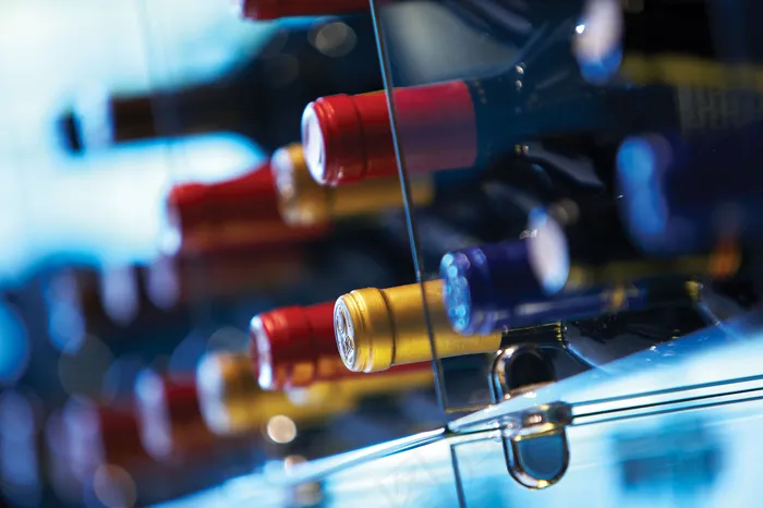 洋酒 葡萄酒 红酒 酒架 特写 微...