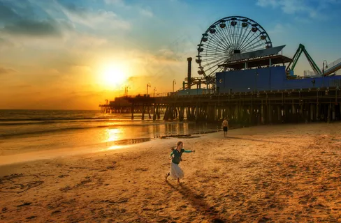 海滩上女孩图片