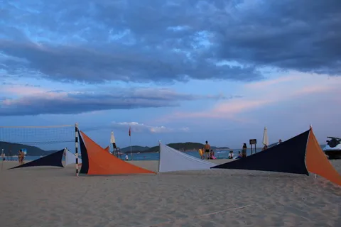 亚龙湾旁晚图片