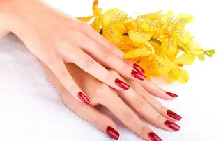 红色漂亮美甲图片