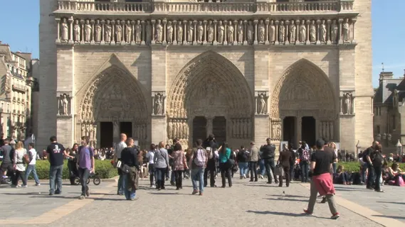在巴黎圣母院的股票视频前游客 视频...