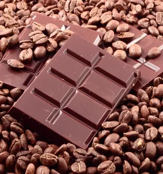 咖啡豆与巧克力图片