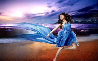 沙滩跳起的美女